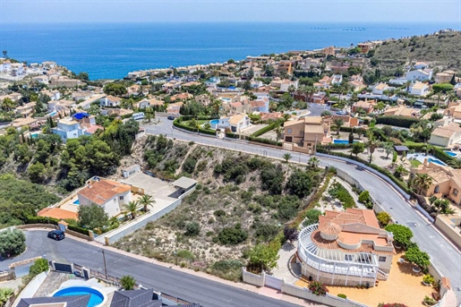 Urban plot of land in the picturesque area of El Campello north with a view of the sea and coastline