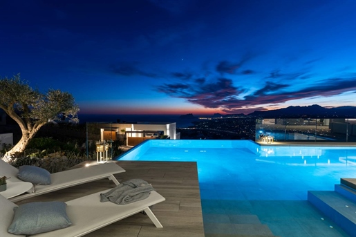 Luxurious villa with refined design, southwest orientation, and spectacular sea views near Moraira!