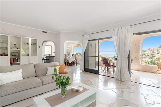 In Costa Blanca North, in the sought-after residential area of Coveta Fuma is this magnificent hillt