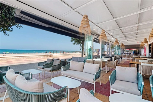 Wspaniałe lokale handlowe i śródziemnomorska restauracja z widokiem na morze na promenadzie El C