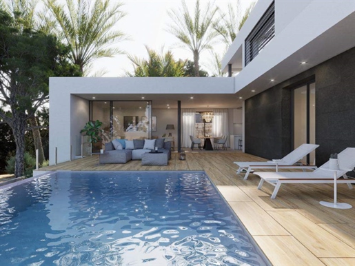 Luxury south-east facing villa with panoramic sea views near Moraira!
This new villa, located in a
