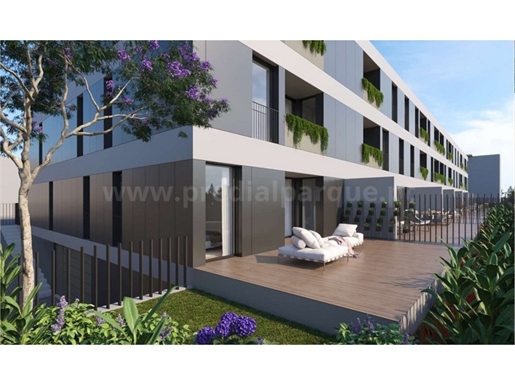 2 bedroom flat with garden and terrace, S. Mamede Infesta