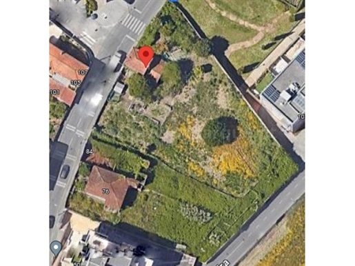 Terrain de 583 m2 près de l'Hôpital de S. João