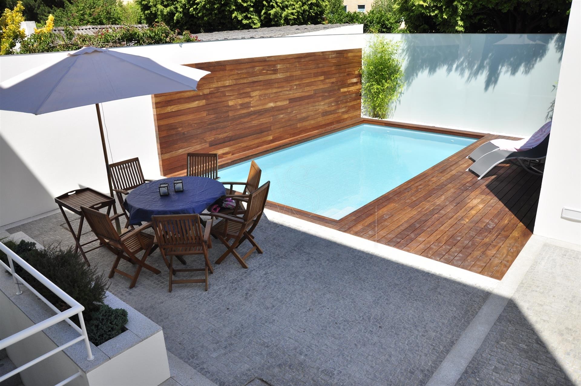 Villa mit 4 Appartements + Büro und Pool - Av.Marechal Gomes da Costa