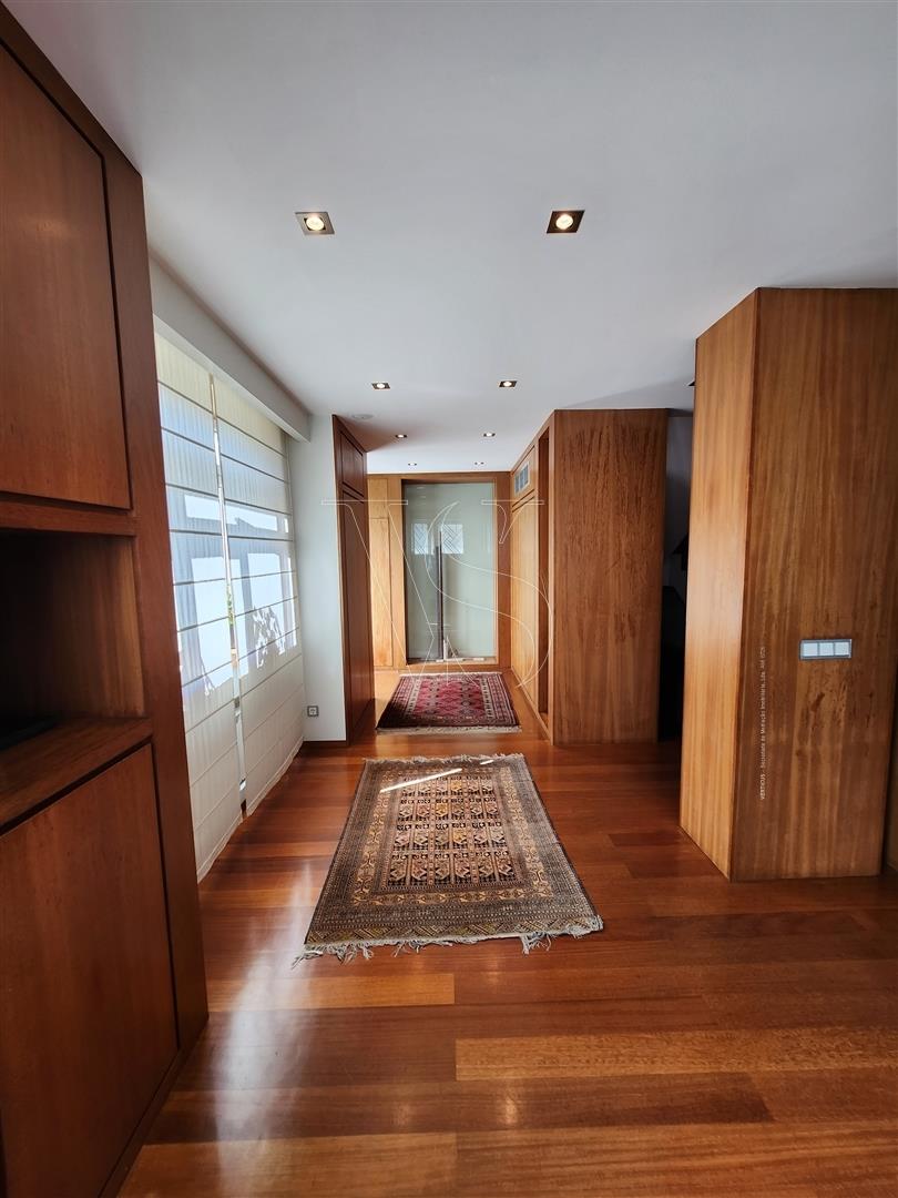 Villa mit 4 Appartements + Büro und Pool - Av.Marechal Gomes da Costa