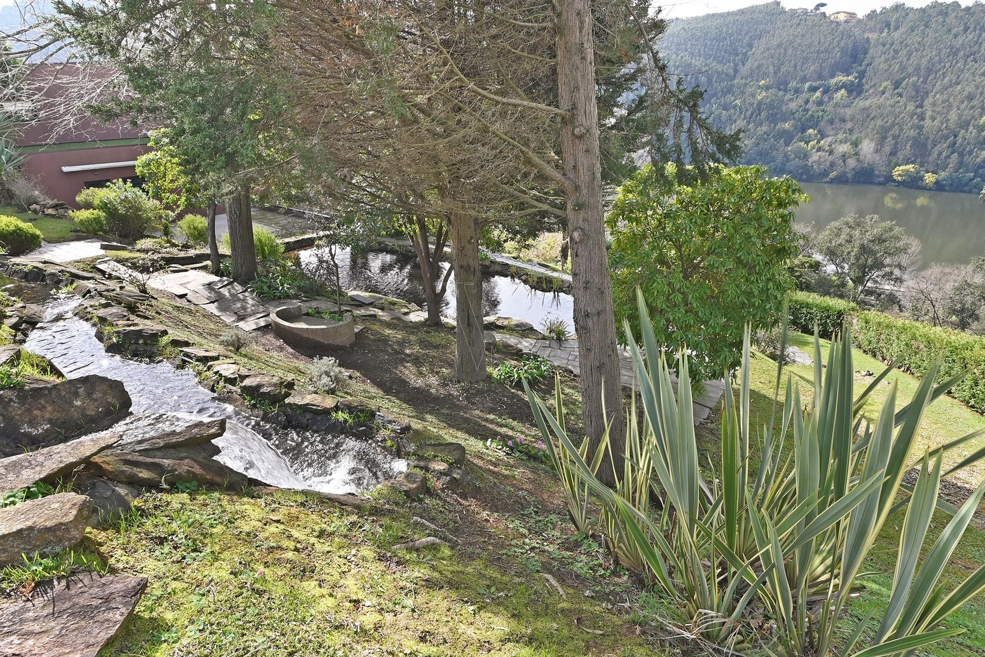 Exclusive Retreat with Full River Douro Views, Just 15 Minutes from Porto