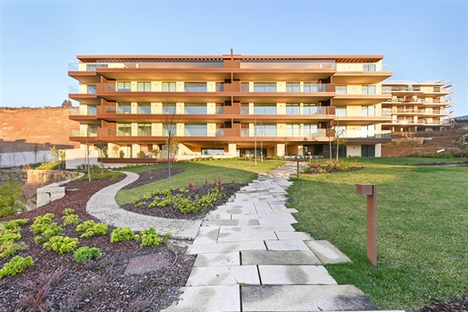 Apartment with 2 rooms, Closed Condominium, Douro River, Porto and Sea views.