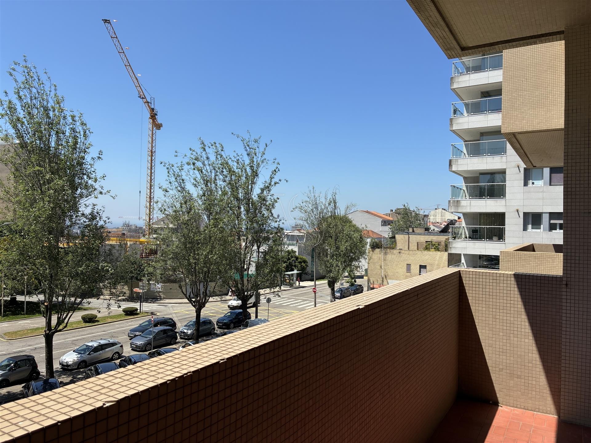 2-Bedroom Apartment Just 5  Minutes from Metro Station – Damião de Góis street -  Porto