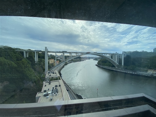 Appart. Luxe, 33 mètres de façade sur la rivière et 333 m2. Foz Douro
