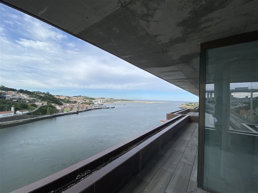 Appart. Luxe, 33 mètres de façade sur la rivière et 333 m2. Foz Douro