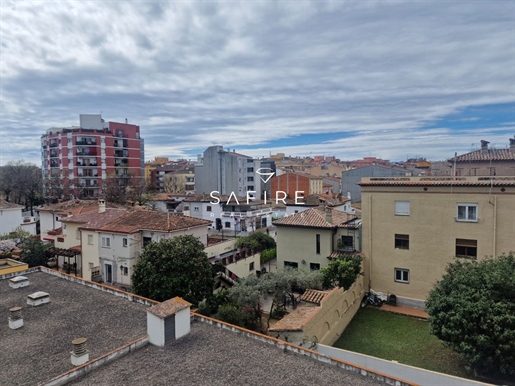 Apartment For Sale With 4 Rooms In The Center Of Girona