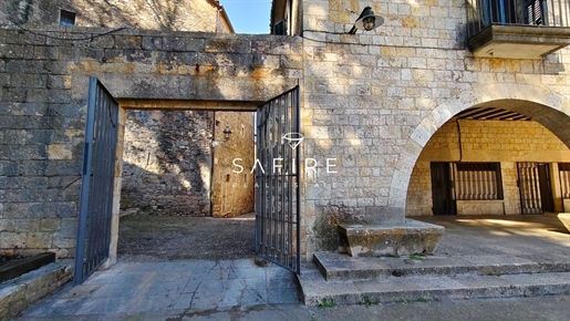 Exquisite duplex in Barri Vell de Girona