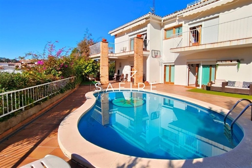Propiedad exclusiva con jardín y piscina Tossà de Mar