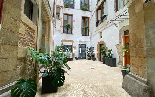Barcelone - Grand appartement avec débarras à Eixample