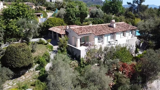 Charming Provencal house of 140 m2 on 1969 m2 of land with swimming pool