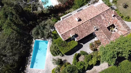 Charmerende provencalsk hus på 140 m2 på en grund på 1969 m2 med swimmingpool