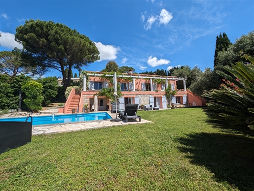 235M2 villa with heated swimming pool, close to the city center