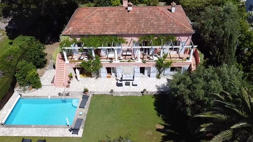 235M2 villa with heated swimming pool, close to the city center