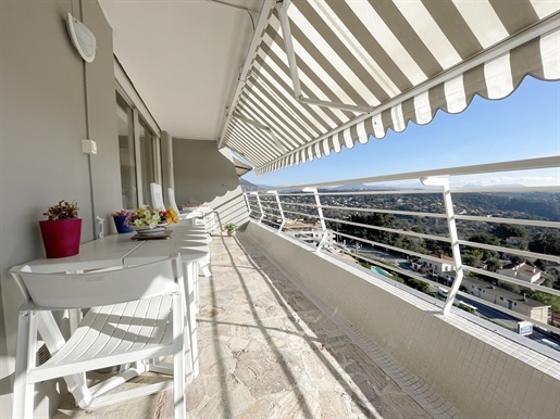 Vence, Beautiful apartment of 83 m2 on the top floor facing a magnificent panorama