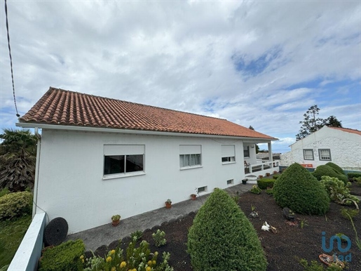 House with 3 Rooms in Açores with 374,00 m²
