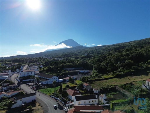 Terreno em Lajes do Pico de 2482,00 m²