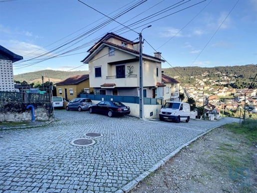 Home / Villa with 3 Rooms in Porto with 209,00 m²