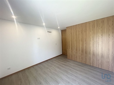 Appartement T2 à Porto de 149,00 m²