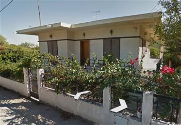 Samostojeća kuća u Aigiu, Peloponezna Grčka