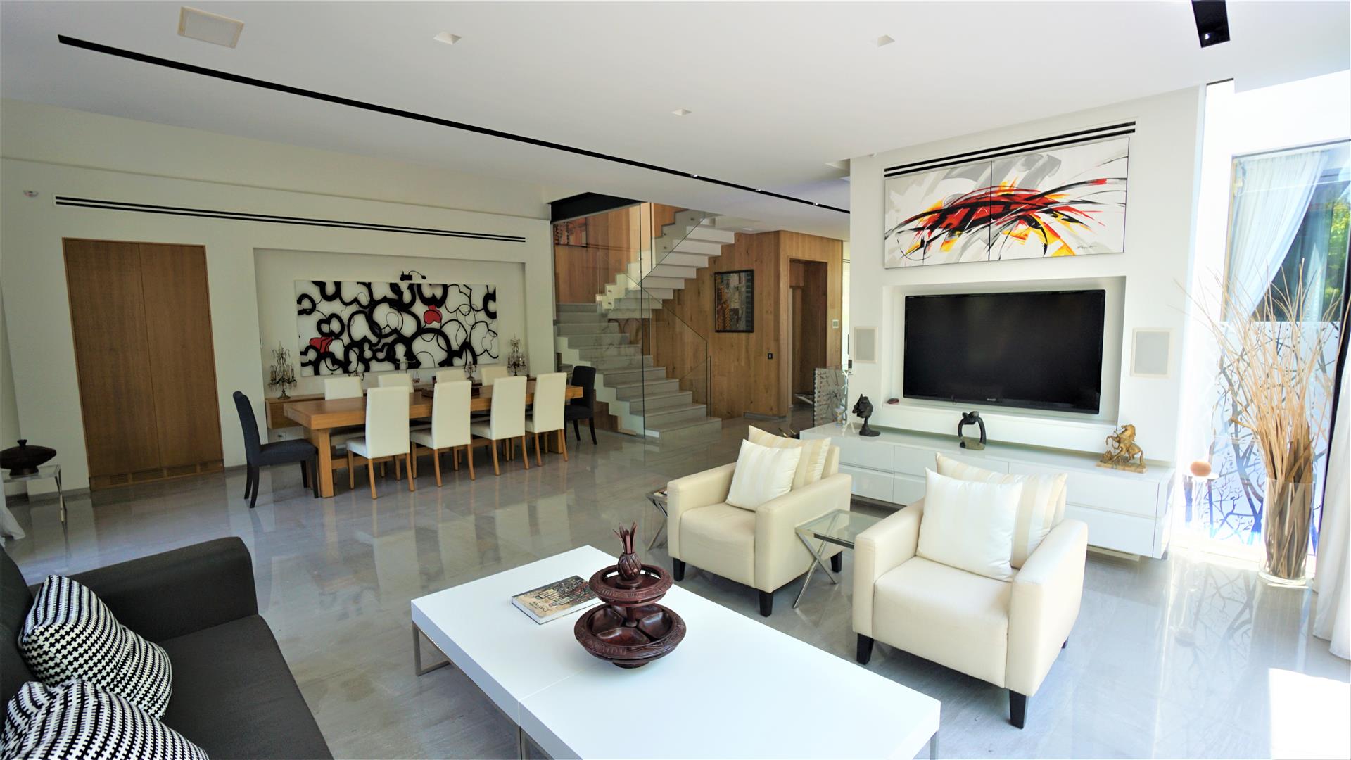 Beautiful House near the sea in Herzelia Pituach 