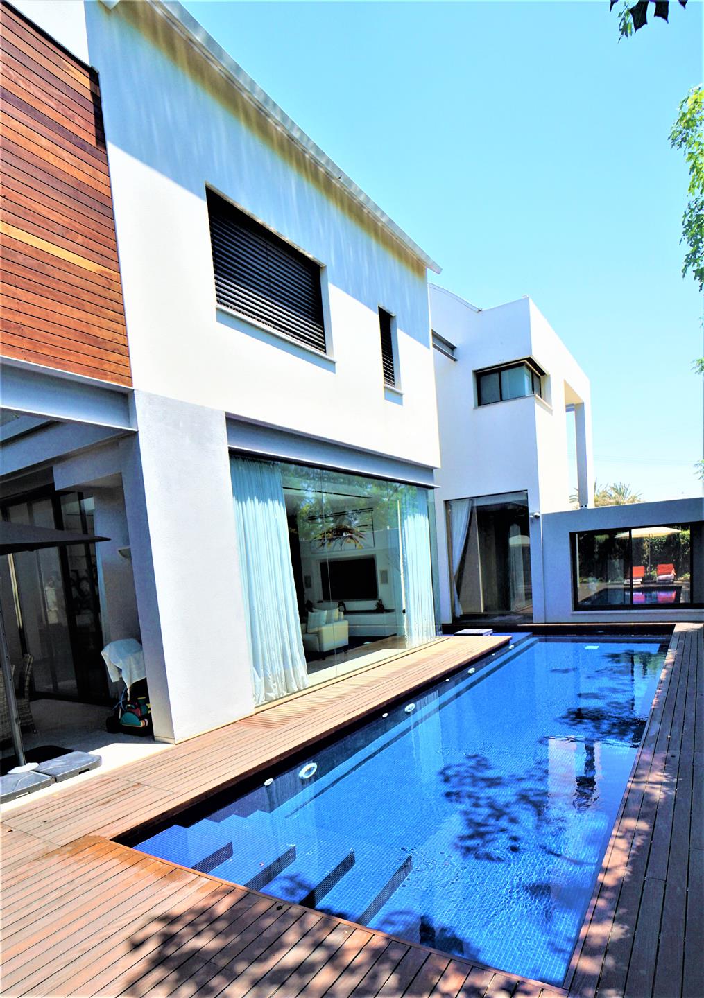 Beautiful House near the sea in Herzelia Pituach 