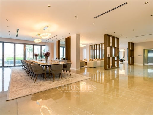 Luxurious Palm Jumeirah Villa with Atlantis Views