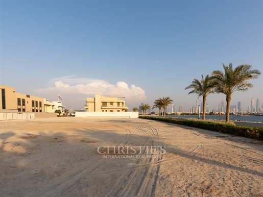 Luxurious Waterfront Plot in Pearl Jumeirah
