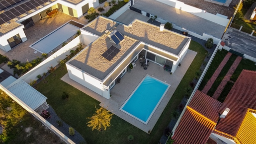 3 bedroom villa with swimming pool Nadadouro
