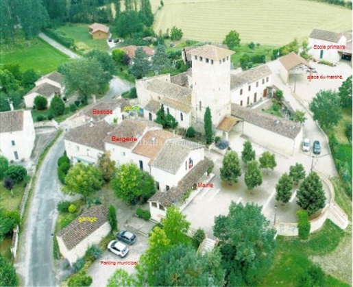 Two beautiful authentic houses of 285m2 in stone