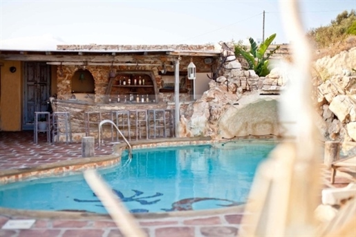 (A Vendre) Autres propriétés Hôtel || Cyclades/Paros - 390 m², 1.800.000€