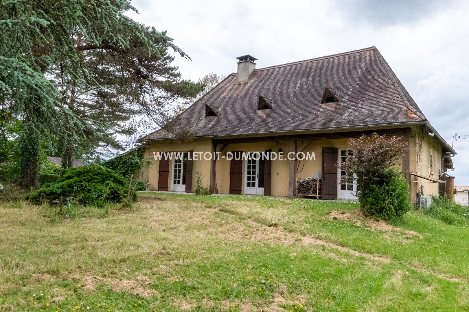 House 268 m² built (141 m² living space) 6 rooms, garden, garage