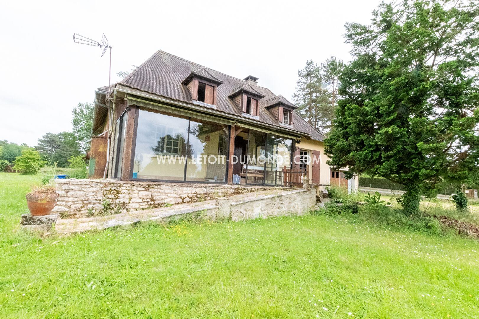 House 268 m² built (141 m² living space) 6 rooms, garden, garage