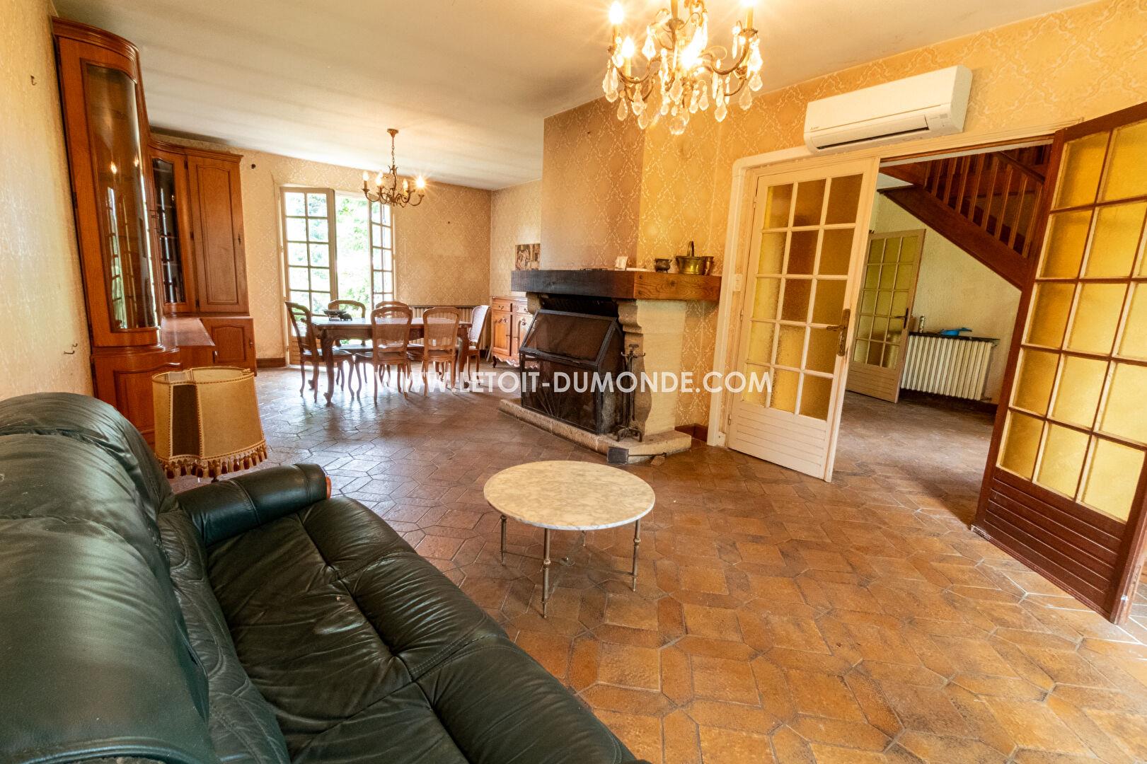 House 268 m² built (141 m² living space) 6 rooms, garden, garage