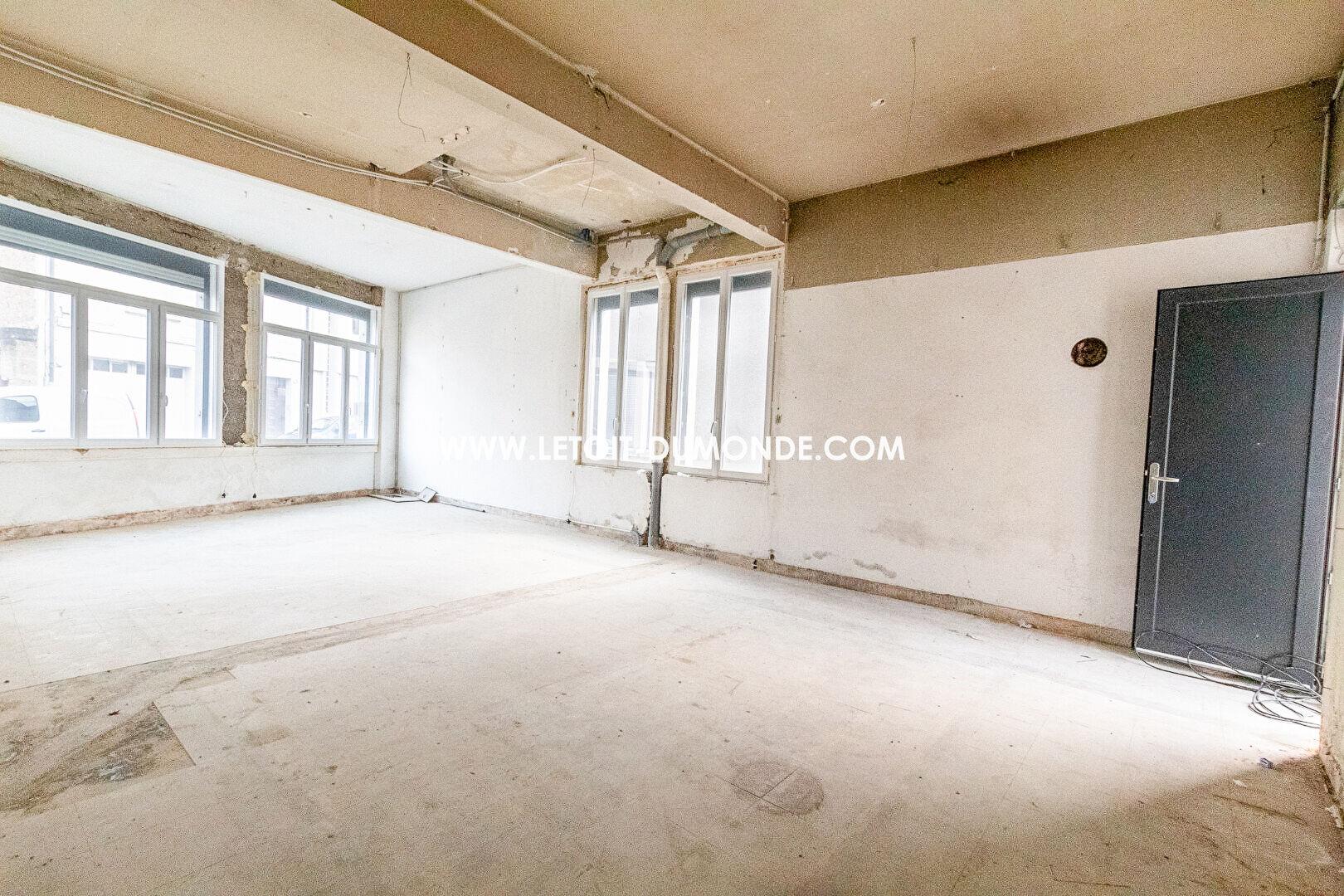 Plateau à rénover avec garage