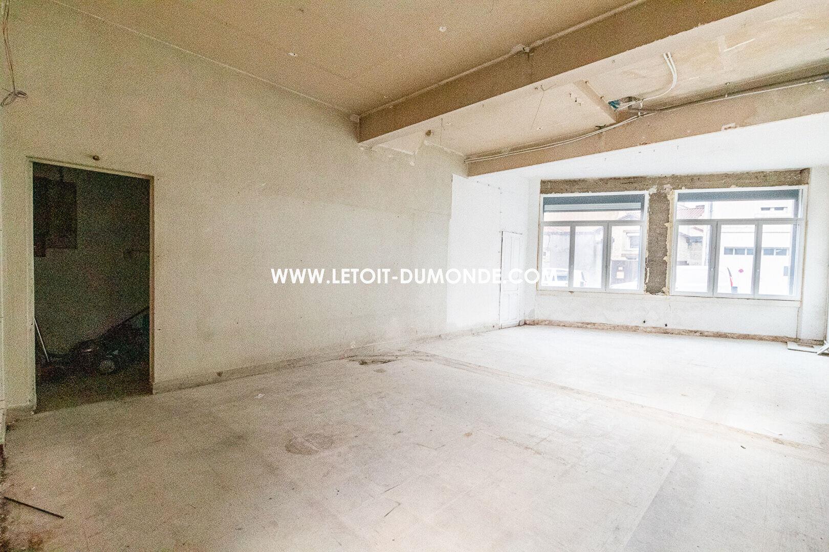 Plateau à rénover avec garage