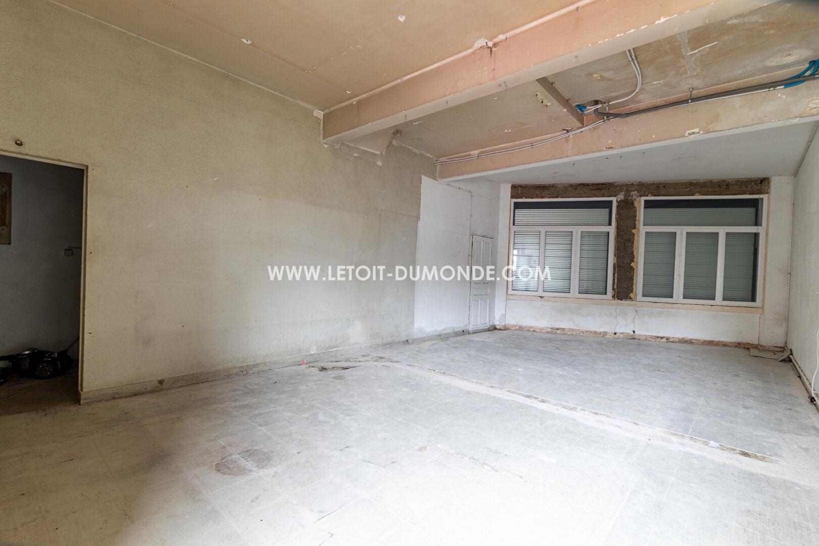 Plateau à rénover avec garage