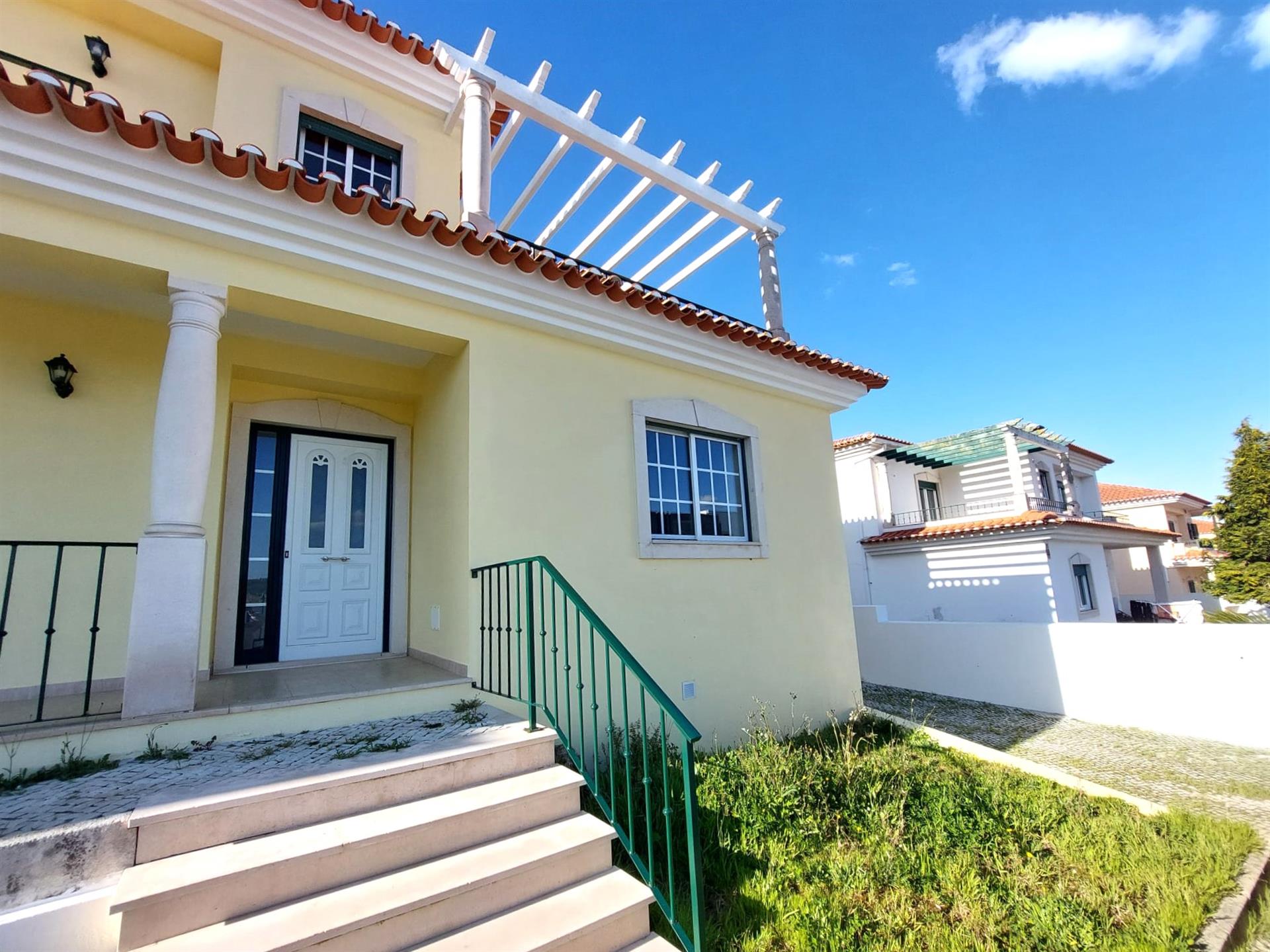 4 bedroom villa with garden and garage, in Bombarral