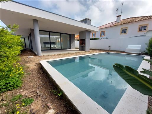 Villa de 3 dormitorios con piscina y garaje en Alfeizerão