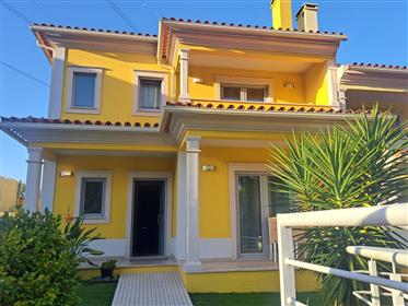 Villa de 3+1 chambres avec jardin et vue, à quelques minutes de la ville de Leiria