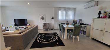 Modern 3 bedroom flat with lift and garage 