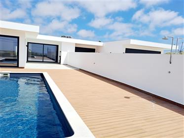 Nueva villa de 3 dormitorios con piscina en Atouguia da Baleia