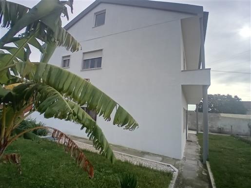 Villa met 6 slaapkamers en 640m² grond in Olho Marinho