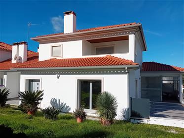 Villa de 3+1 dormitorios con piscina y 2642 m2 de terreno a 8 minutos de Leiria