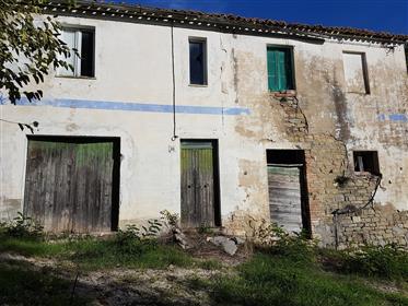 Casa de fazenda típica de Marche a ser restaurada