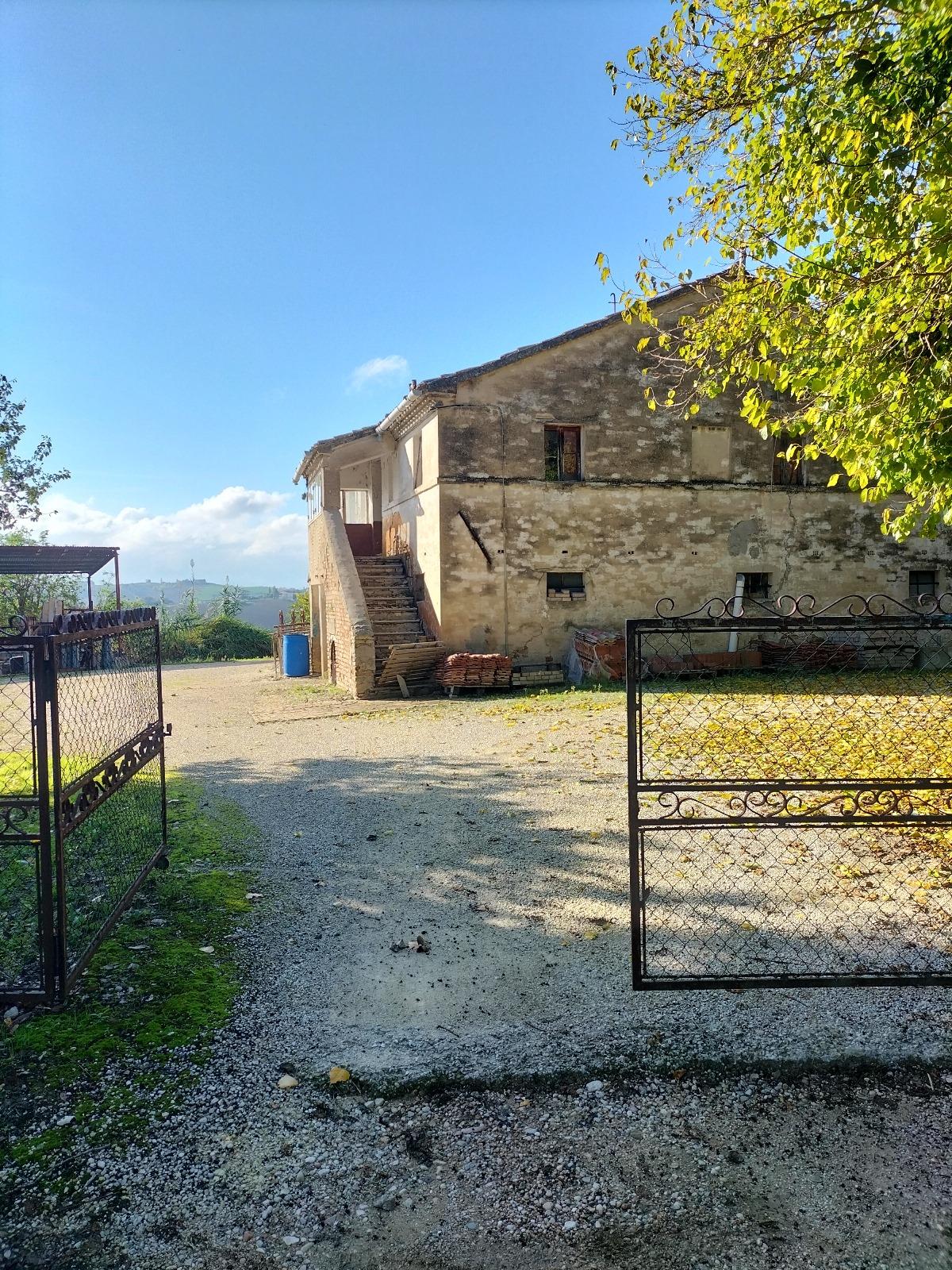 Historic 1800 Farmhouse Sibillini View 250sqm Polverigi